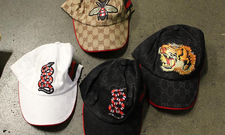 2017-8-11-1015foto 1 - čepice se štítkem Gucci.JPG